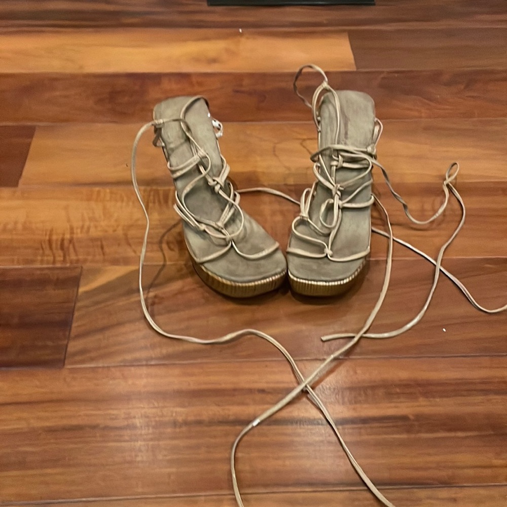 BEE FLY PLATFORM SANDALS